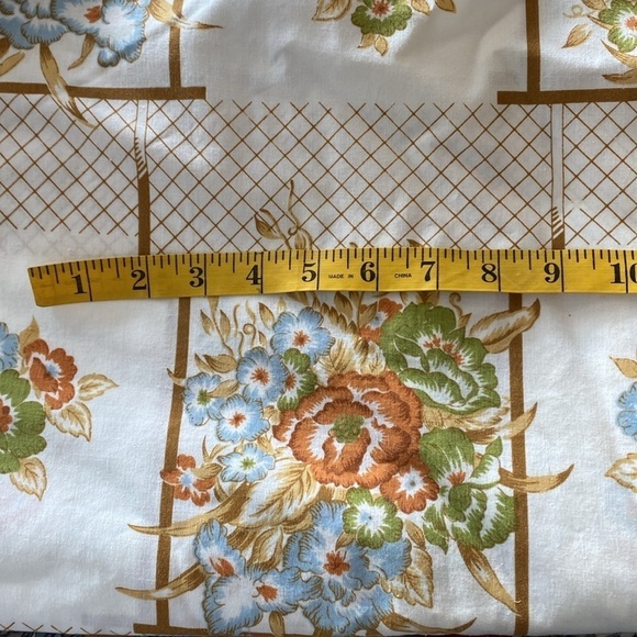 Vintage 70’s floral queen flat sheet and two pillowcases - Picture 5 of 5